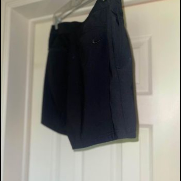 Nike Golf Shorts Size Medium - Picture 1 of 2
